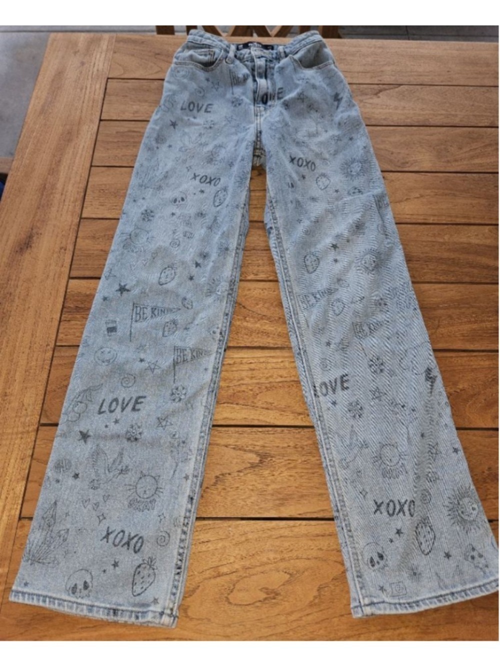 Hollister Doodle Ultra High Rise Dad Jeans Size 00